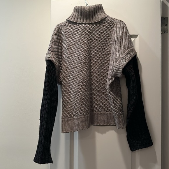 Equipment sweater size Small button details to be short sleeve sweater - Picture 7 of 7